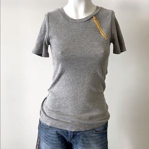 🌷8/25🌷Grey with yellow zipper detail t-shirt -S